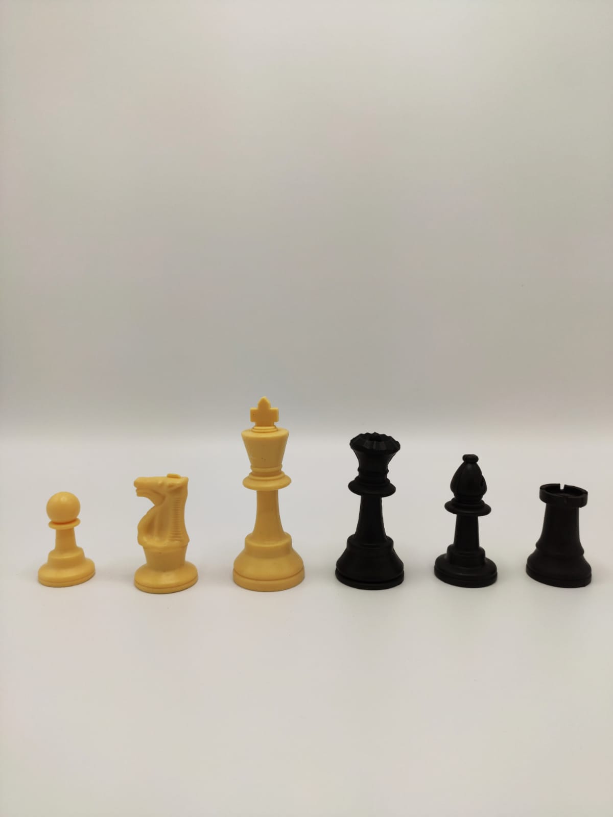 S5 Kunststof schaakstukken Zwart/Creme, dubbel verzwaard, Staunton maat 5