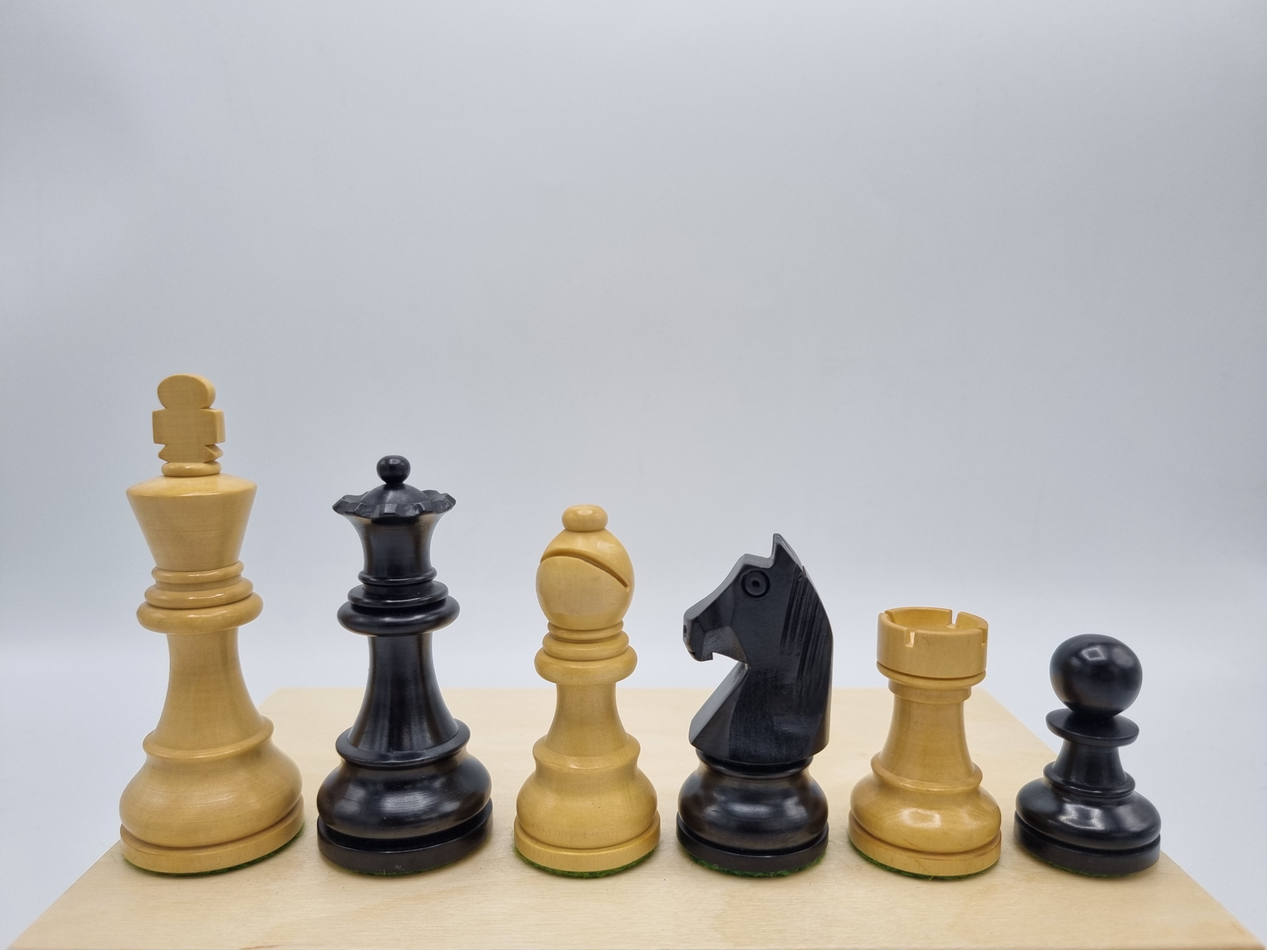 Classic chess men Staunton 5 - Black or Brown