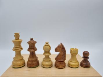 Walnut board with classic pieces Staunton 3